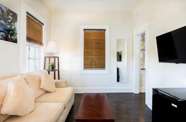 Southernmost Inn Adult Exclusive image 10