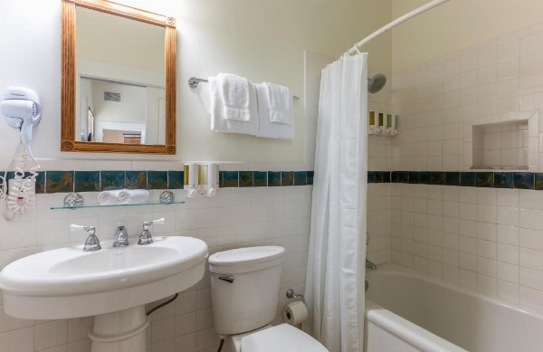 Southernmost Inn Adult Exclusive image 13