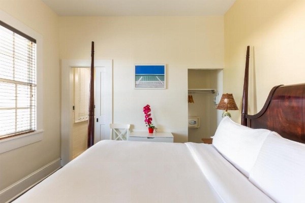 Southernmost Inn Adult Exclusive image 9